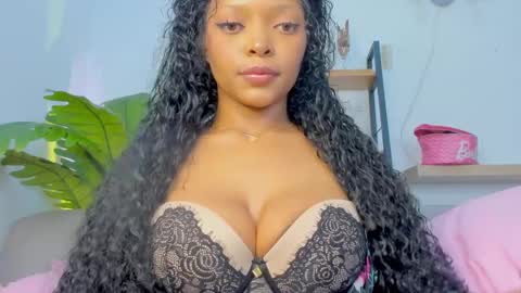 Snapshot of goofyshygirl1 chatting on February 21, 2:06 am Dominique online show from February 21, 2:06 am