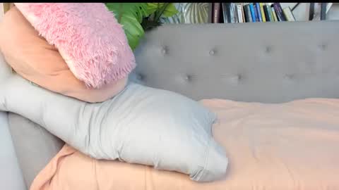 Snapshot of goofyshygirl1 chatting on October 9, 2:53 am Dominique online show from October 9, 2:53 am