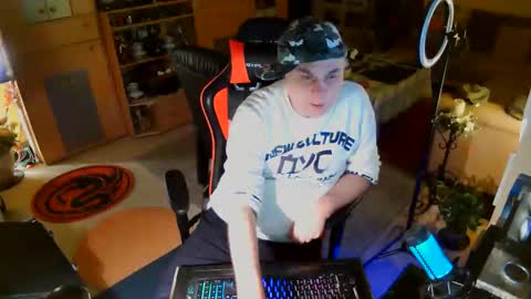 Snapshot of google5001 chatting on December 1, 6:24 pm google5001 online show from December 1, 6:24 pm