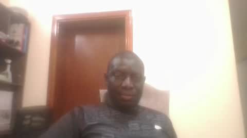 Snapshot of gorashado chatting on October 9, 8:18 pm Sexy Black Model online show from October 9, 8:18 pm