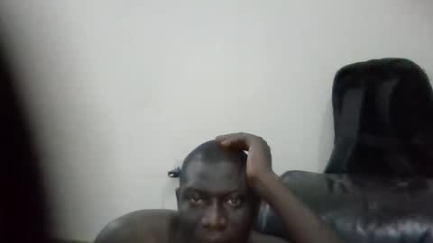 Snapshot of gorashado chatting on December 18, 10:16 pm Sexy Black Model online show from December 18, 10:16 pm