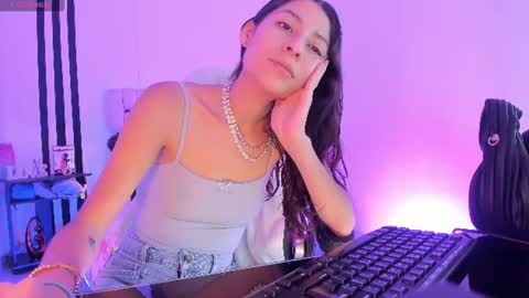 i am Jessi  I love animals and drawing I hope to get along with everyone. XOXO online show from June 25, 7:29 pm