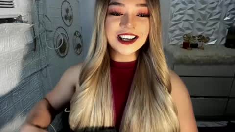 Snapshot of gorgeousamandarose chatting on October 23, 1:38 am Amanda rose online show from October 23, 1:38 am