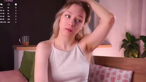 Snapshot of gossip__girl chatting on May 25, 1:33 am Luna online show from May 25, 1:33 am
