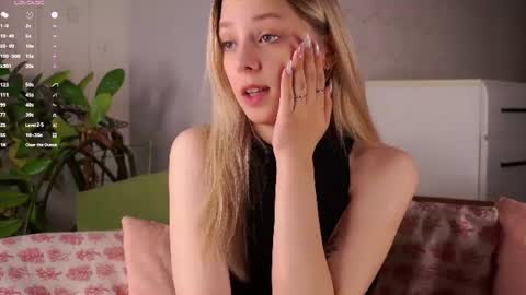 Snapshot of gossip__girl chatting on June 18, 2:23 am Luna online show from June 18, 2:23 am