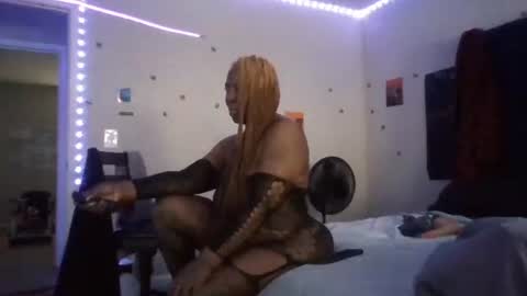 Snapshot of gotcake713 chatting on October 26, 3:18 pm Sue Goddess online show from October 26, 3:18 pm