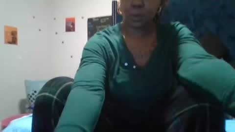 Snapshot of gotcake713 chatting on November 17, 8:14 pm Sue Goddess online show from November 17, 8:14 pm