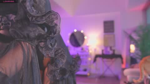 sophie  Special celebration a the beach 300k followers 3011 and 0112   online show from November 14, 8:29 pm