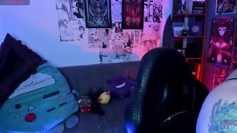 Snapshot of goth_stein chatting on February 12, 3:12 am Engel Please help me to reach 50 thumbs up online show from February 12, 3:12 am