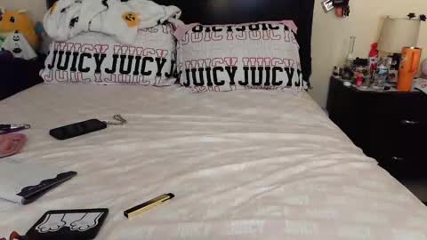 Snapshot of gothbaby305 chatting on November 16, 2:17 am gothbaby305 online show from November 16, 2:17 am