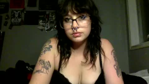 Snapshot of gothgoddessrose666 chatting on June 5, 3:46 am Goddessr0se online show from June 5, 3:46 am