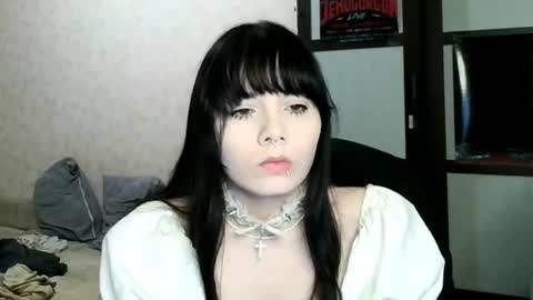 Snapshot of gothickq chatting on June 25, 6:34 pm gothickq online show from June 25, 6:34 pm
