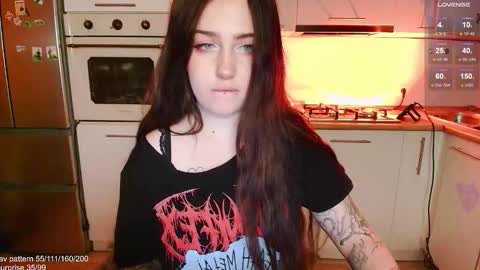 Snapshot of gothkittys chatting on October 19, 12:28 pm traumfrau Kira angel face devil eyes I SELL A LOT VIDEO IN GALLERY online show from October 19, 12:28 pm