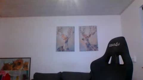 Snapshot of gottalop chatting on December 17, 8:09 am gottalop online show from December 17, 8:09 am