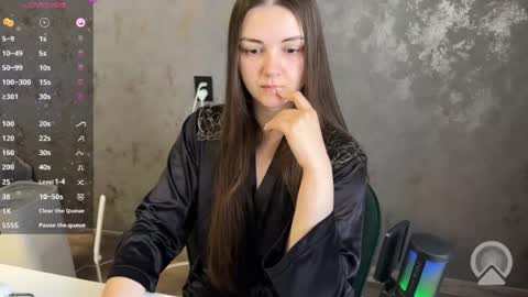 Snapshot of gracebrownnn chatting on June 22, 11:18 am Grace Brown online show from June 22, 11:18 am