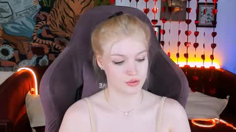 Snapshot of graceglamour chatting on February 15, 11:28 am Grace Glamour online show from February 15, 11:28 am