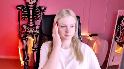 Snapshot of graceglamour chatting on October 22, 5:19 am Grace Glamour online show from October 22, 5:19 am