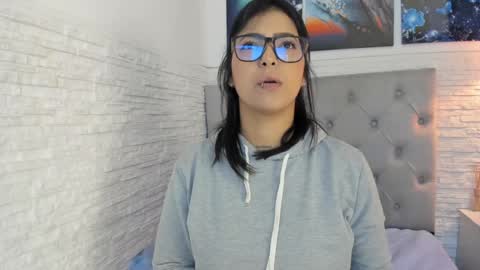 Snapshot of graceymilf999 chatting on January 3, 11:03 am Gracey Milf online show from January 3, 11:03 am