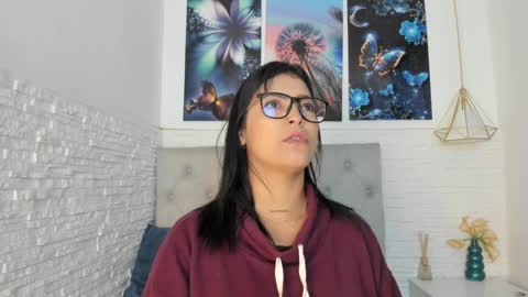 Snapshot of graceymilf999 chatting on January 4, 11:00 am Gracey Milf online show from January 4, 11:00 am