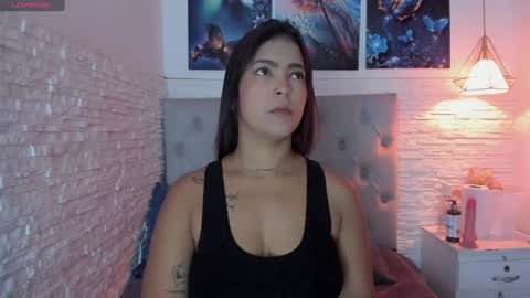 Snapshot of graceymilf999 chatting on January 25, 11:23 am Gracey Milf online show from January 25, 11:23 am