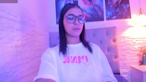 Snapshot of graceymilf999 chatting on March 5, 11:38 am Gracey Milf online show from March 5, 11:38 am