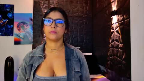 Snapshot of graceymilf999 chatting on November 11, 11:43 am Gracey Milf online show from November 11, 11:43 am