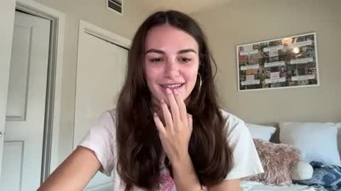 Snapshot of graciesmith27 chatting on July 1, 6:51 pm Gracie Smith online show from July 1, 6:51 pm