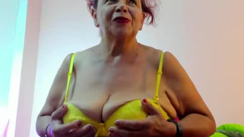 Snapshot of grandmother_milf chatting on January 9, 1:39 am Mi Name is violeta online show from January 9, 1:39 am