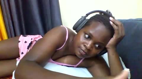 Snapshot of grannylover_ chatting on December 3, 6:28 pm grannylover_ online show from December 3, 6:28 pm