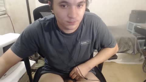 Snapshot of greendynomite_04 chatting on September 25, 7:23 am greendynomite_04 online show from September 25, 7:23 am