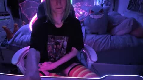 Snapshot of greeneyedlovexo chatting on October 25, 5:48 am GreenEyedLovexo online show from October 25, 5:48 am