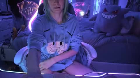 Snapshot of greeneyedlovexo chatting on October 26, 5:35 am GreenEyedLovexo online show from October 26, 5:35 am