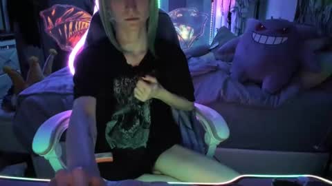 Snapshot of greeneyedlovexo chatting on November 3, 6:36 am GreenEyedLovexo online show from November 3, 6:36 am