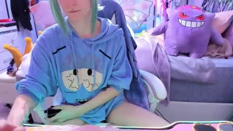 Snapshot of greeneyedlovexo chatting on November 6, 2:56 am GreenEyedLovexo online show from November 6, 2:56 am