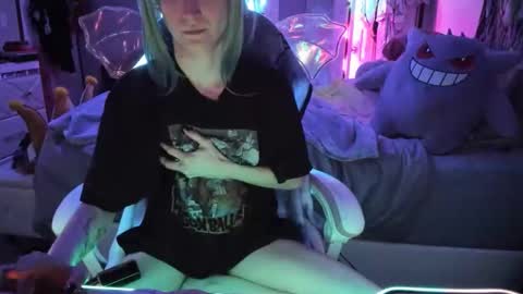 Snapshot of greeneyedlovexo chatting on November 7, 5:51 am GreenEyedLovexo online show from November 7, 5:51 am