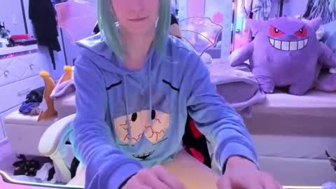 Snapshot of greeneyedlovexo chatting on November 11, 2:33 am GreenEyedLovexo online show from November 11, 2:33 am