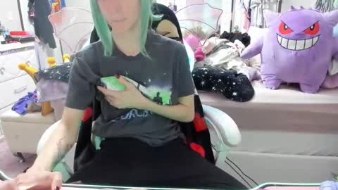 Snapshot of greeneyedlovexo chatting on November 13, 10:08 pm GreenEyedLovexo online show from November 13, 10:08 pm