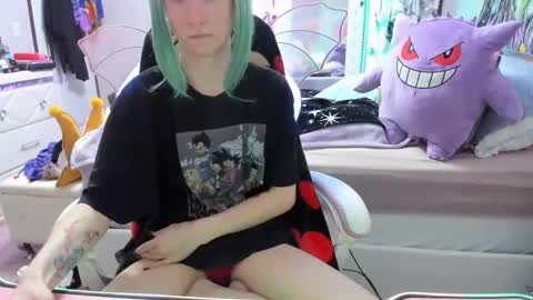 Snapshot of greeneyedlovexo chatting on November 19, 6:19 pm GreenEyedLovexo online show from November 19, 6:19 pm