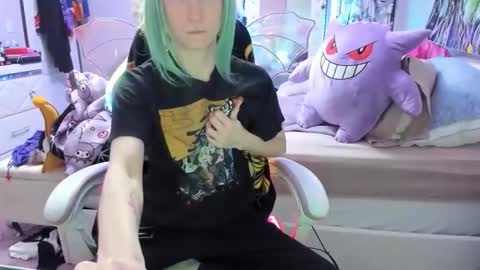 Snapshot of greeneyedlovexo chatting on November 20, 8:19 pm GreenEyedLovexo online show from November 20, 8:19 pm