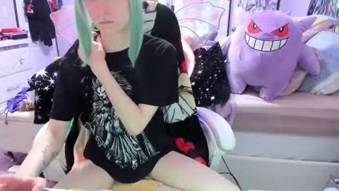 Snapshot of greeneyedlovexo chatting on November 22, 9:58 pm GreenEyedLovexo online show from November 22, 9:58 pm