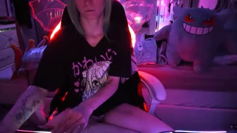 Snapshot of greeneyedlovexo chatting on November 25, 6:35 am GreenEyedLovexo online show from November 25, 6:35 am