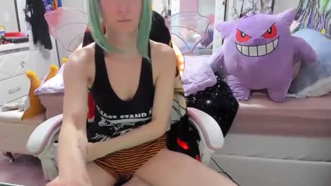 Snapshot of greeneyedlovexo chatting on November 25, 9:48 pm GreenEyedLovexo online show from November 25, 9:48 pm