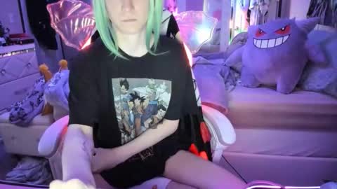 Snapshot of greeneyedlovexo chatting on December 2, 2:56 pm GreenEyedLovexo online show from December 2, 2:56 pm