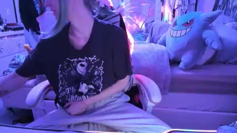 Snapshot of greeneyedlovexo chatting on December 4, 3:43 pm GreenEyedLovexo online show from December 4, 3:43 pm