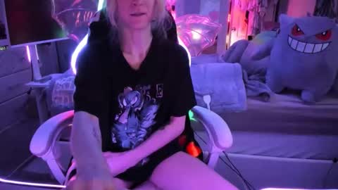 Snapshot of greeneyedlovexo chatting on December 14, 6:41 am GreenEyedLovexo online show from December 14, 6:41 am