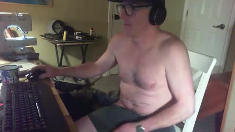 Snapshot of greenrooster1 chatting on November 2, 8:28 am greenrooster1 online show from November 2, 8:28 am