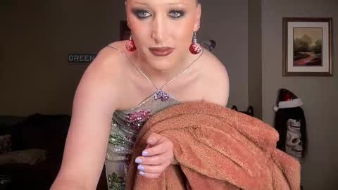 SexQueen Nikki online show from December 17, 5:29 am