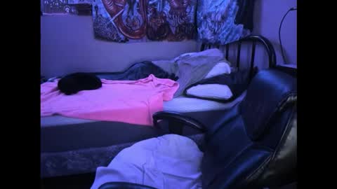 Snapshot of gregalla22 chatting on March 29, 6:24 am Hoezers online show from March 29, 6:24 am