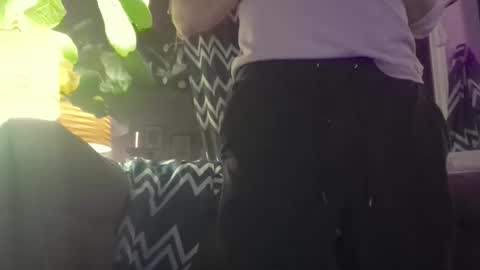 Snapshot of greggrr chatting on February 18, 9:05 am first time doing this online show from February 18, 9:05 am