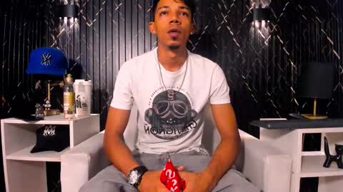 Snapshot of gregory_sforza chatting on October 15, 12:27 pm GregorySforza online show from October 15, 12:27 pm